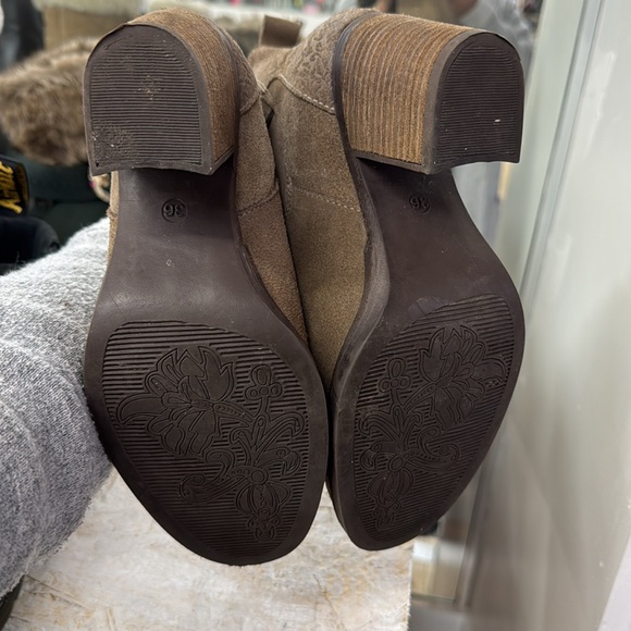 Bos&co,tan,5.5 - Picture 3 of 3